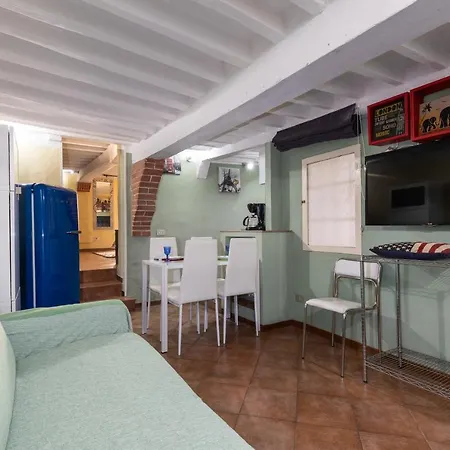 Lägenhet Altido Stylish Flat For 4 With Balcony, Perfect Centre Siena