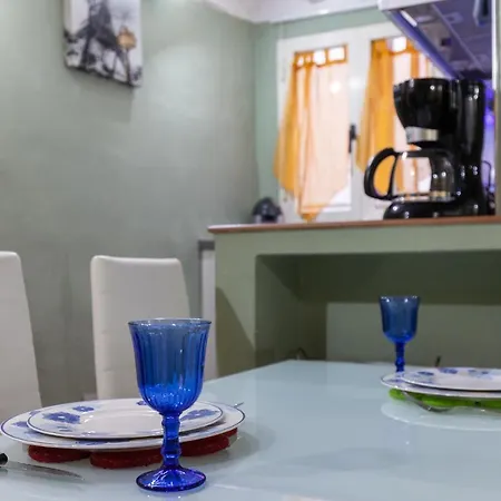 Altido Stylish Flat For 4 With Balcony, Perfect Centre