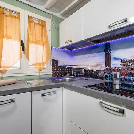 Altido Stylish Flat For 4 With Balcony, Perfect Centre * Siena
