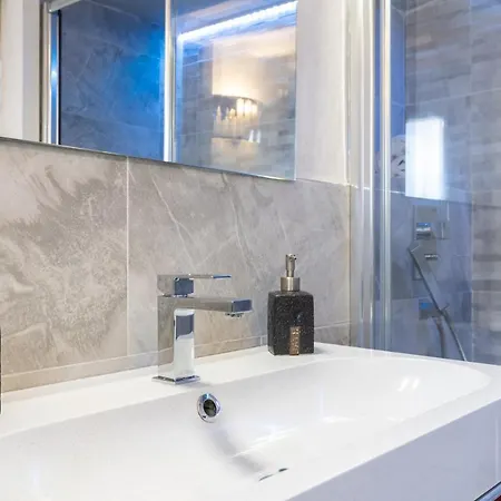 Lägenhet Altido Stylish Flat For 4 With Balcony, Perfect Centre *