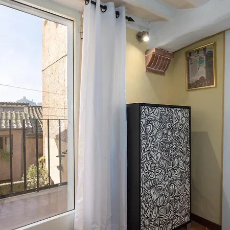 Altido Stylish Flat For 4 With Balcony, Perfect Centre Lägenhet Siena